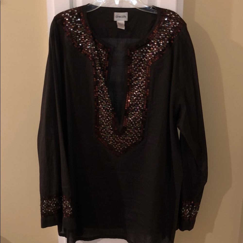 Tunic brown with sequins.